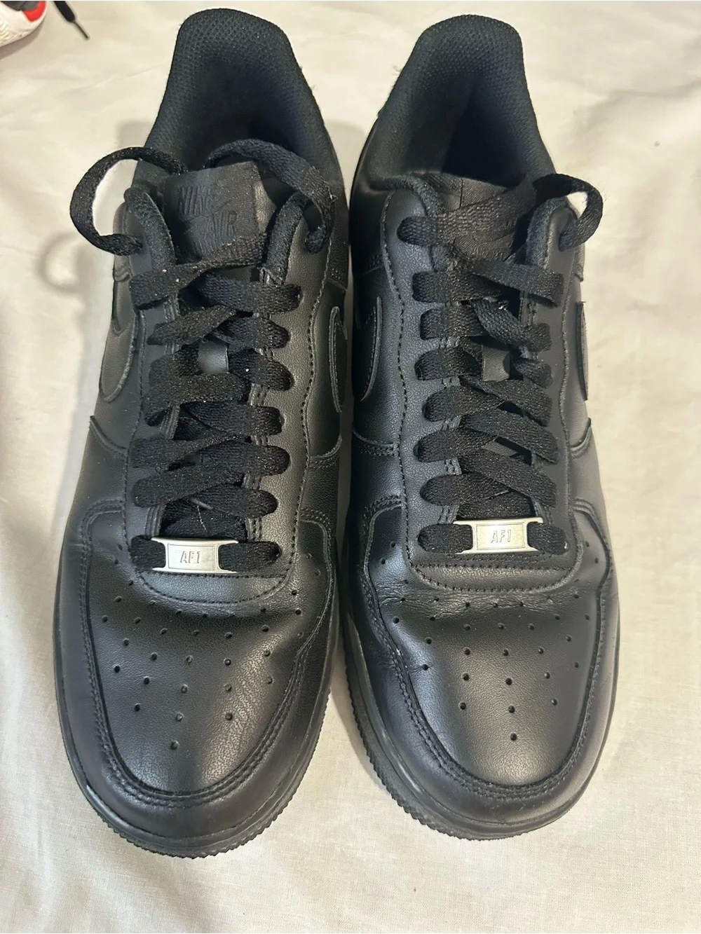 All-Black Low-Top Leather Sneakers with Lace Dubrae